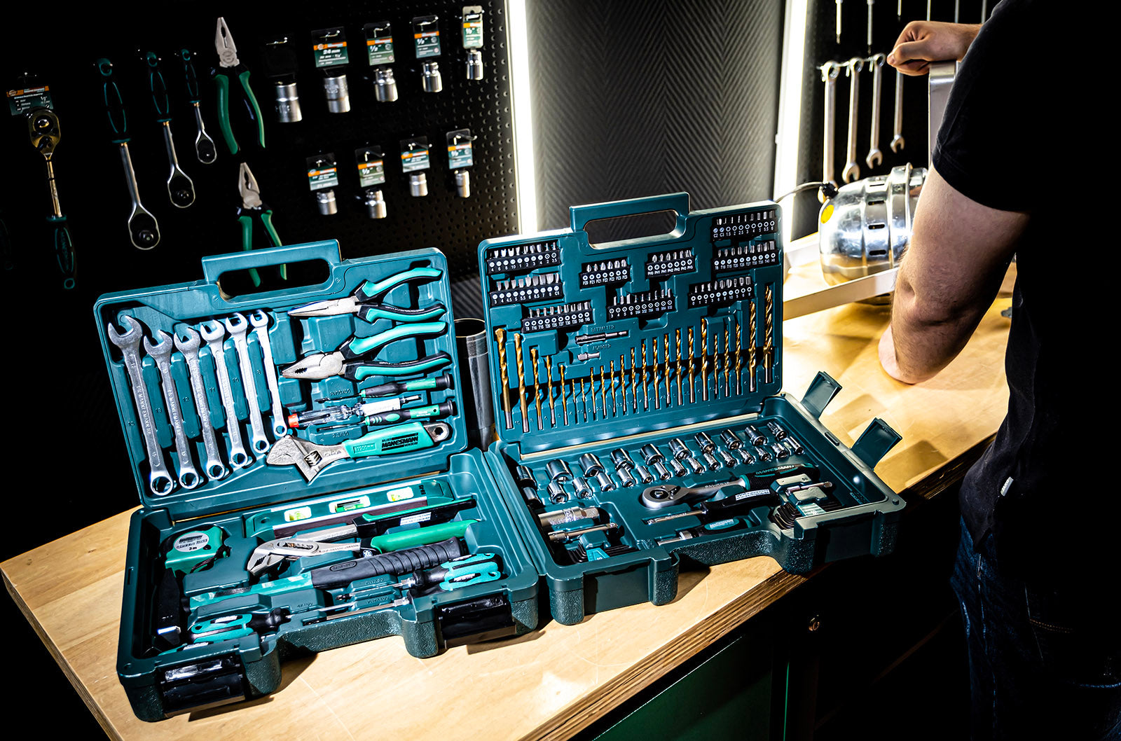 176 pieces Tool set