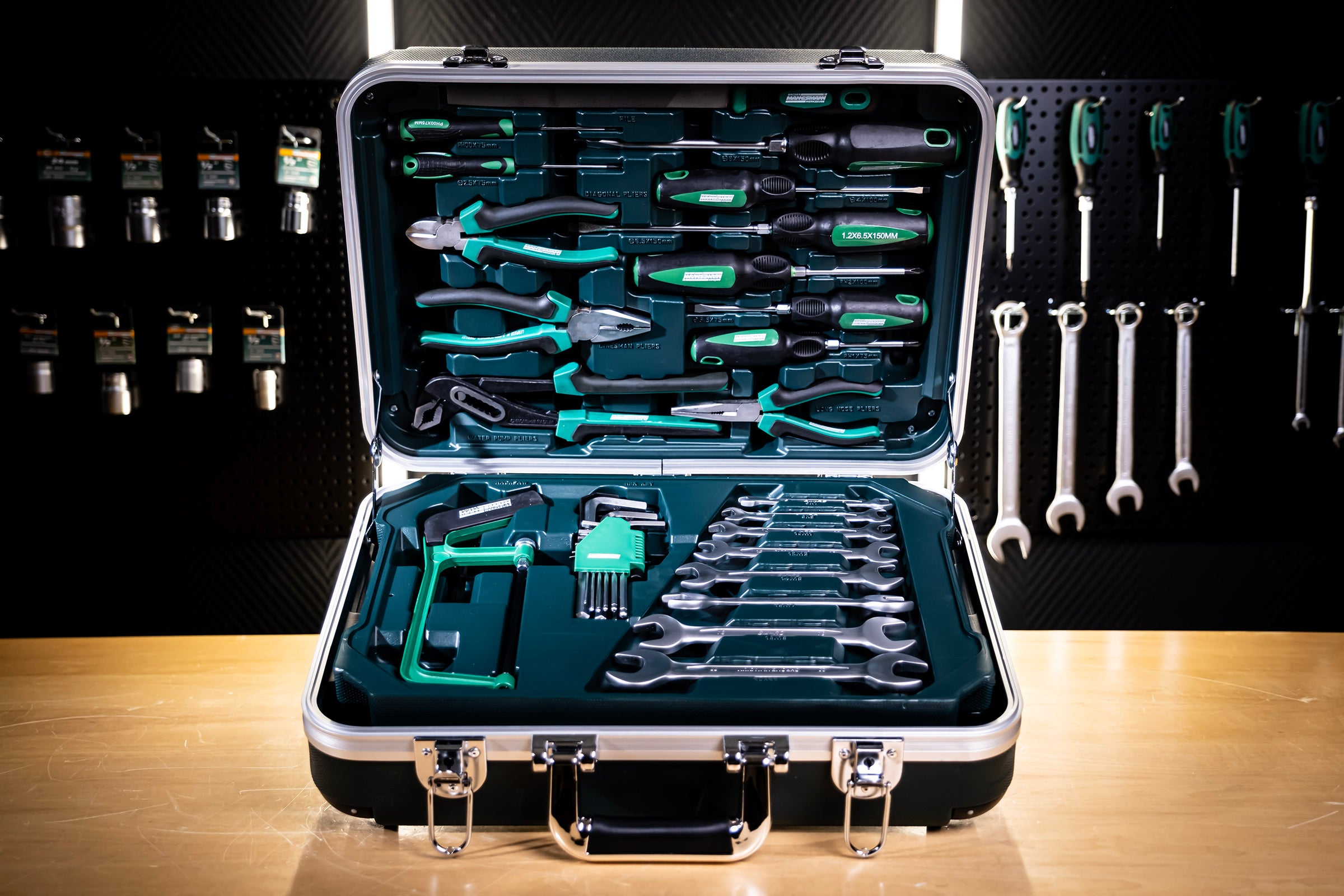 Tool set, 108 pieces.