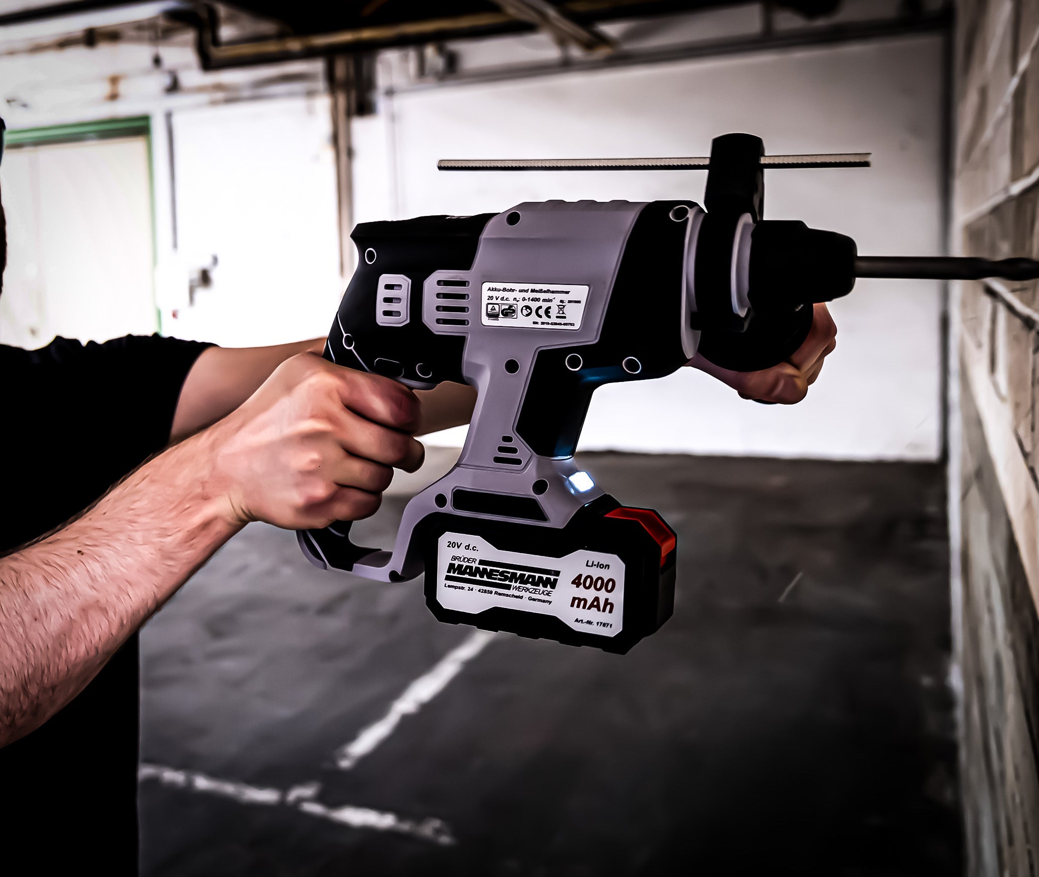 Cordless hammer drill 20V